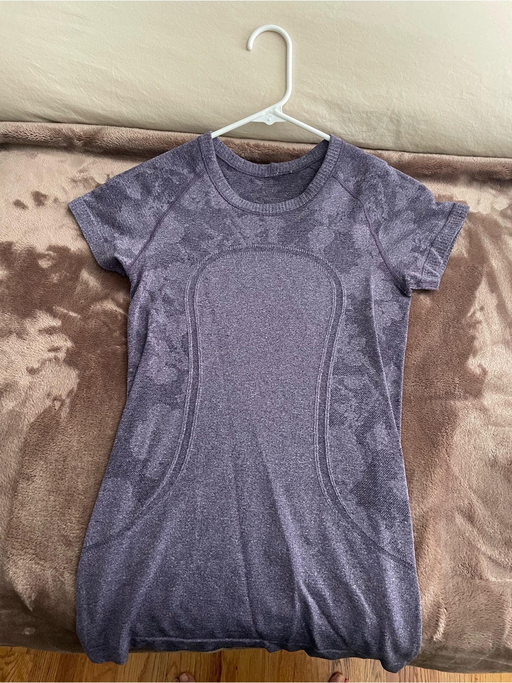 Women’s Lululemon purple t-shirt